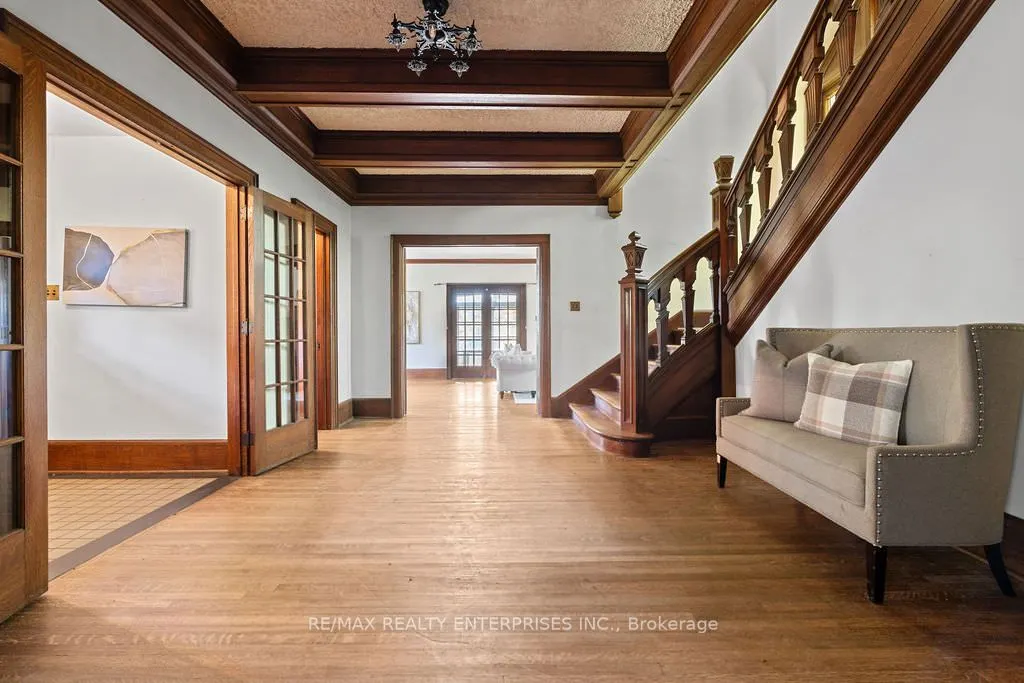 1520 Pinetree Crescent