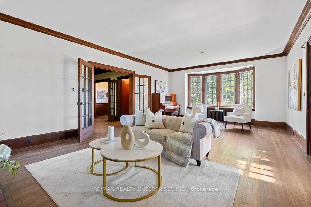 1520 Pinetree Crescent