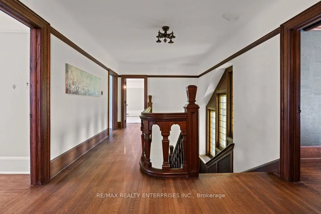 1520 Pinetree Crescent