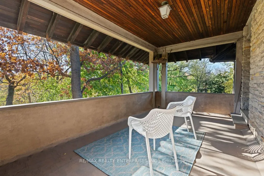 1520 Pinetree Crescent