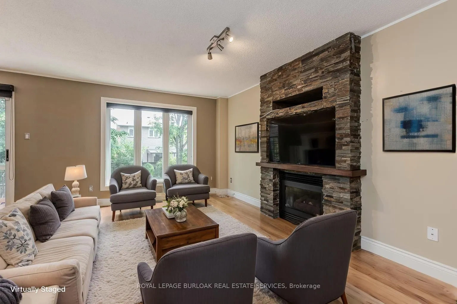 561 Phoebe Crescent
