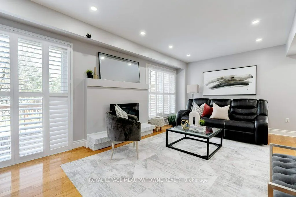 336 Queen Street S, #10