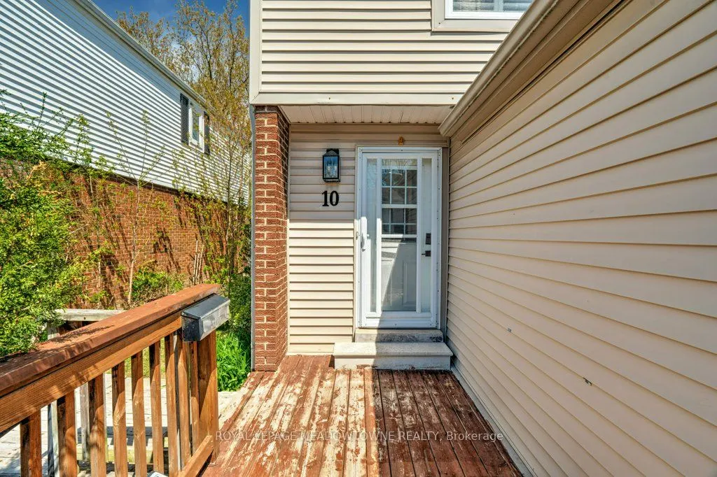 336 Queen Street S, #10