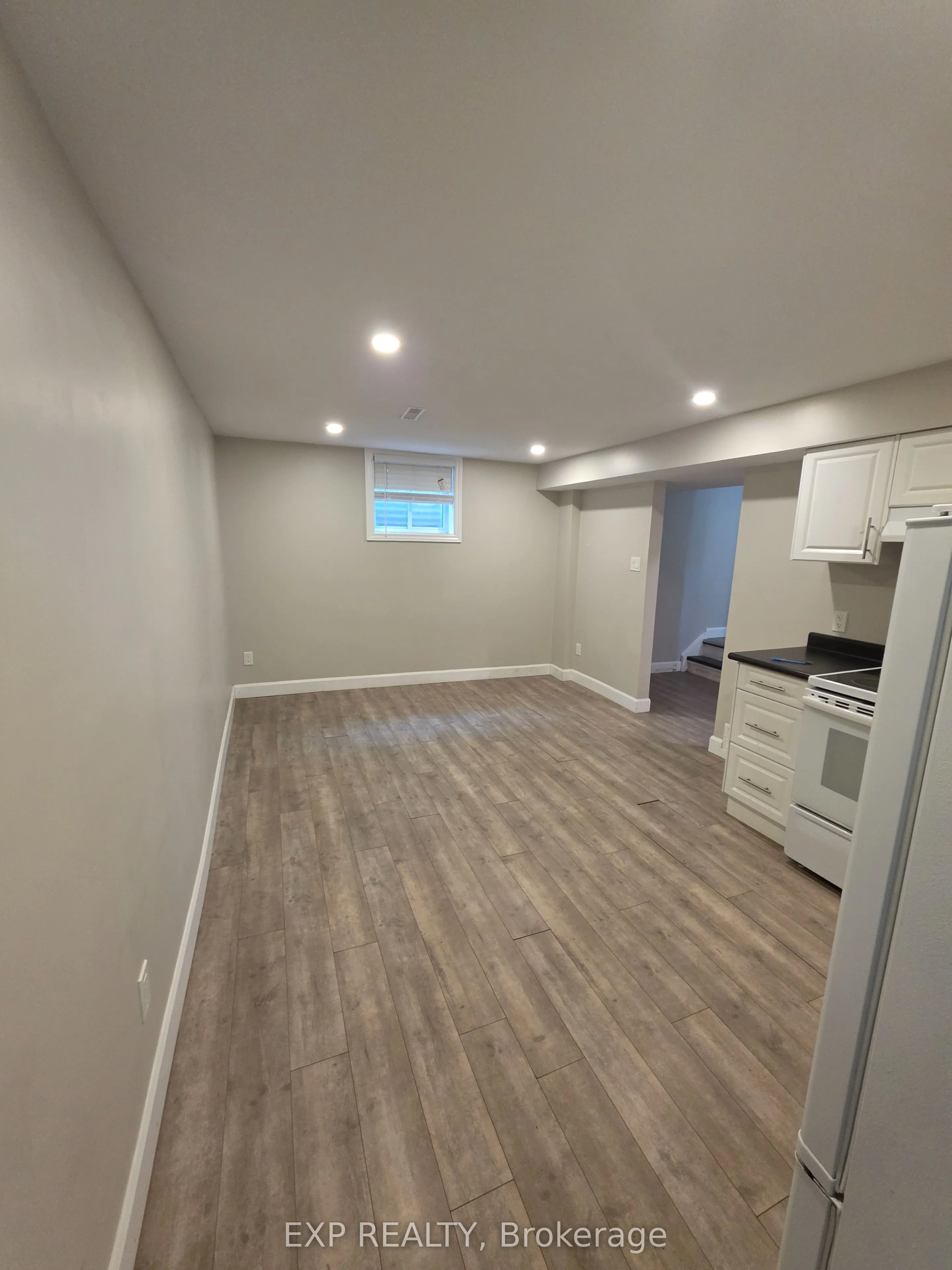 42 Marion Street W