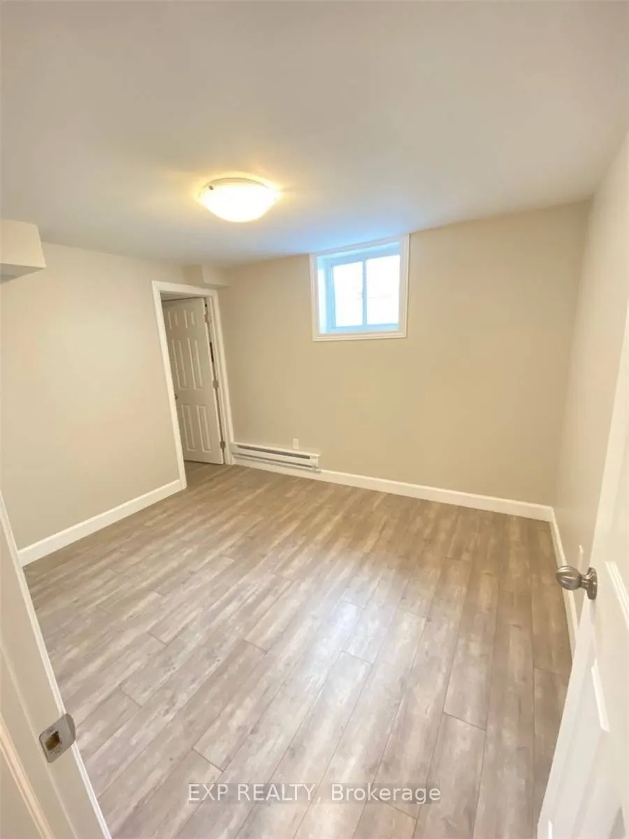 42 Marion Street W