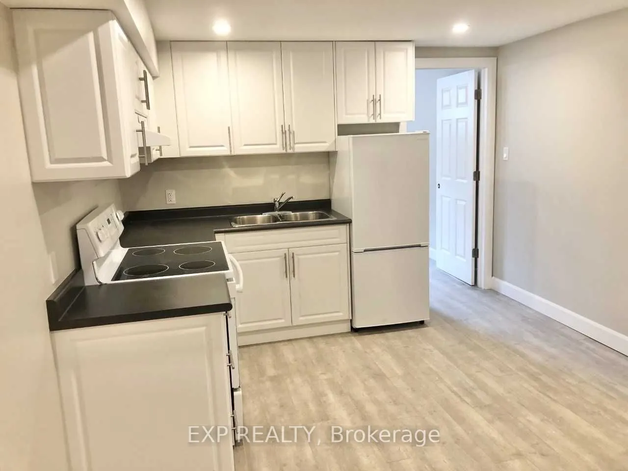 42 Marion Street W