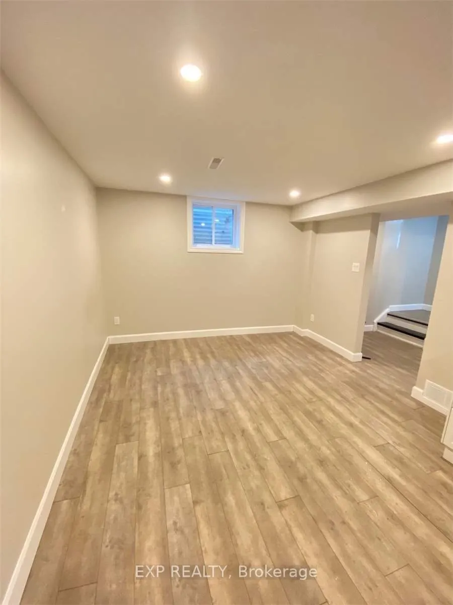 42 Marion Street W