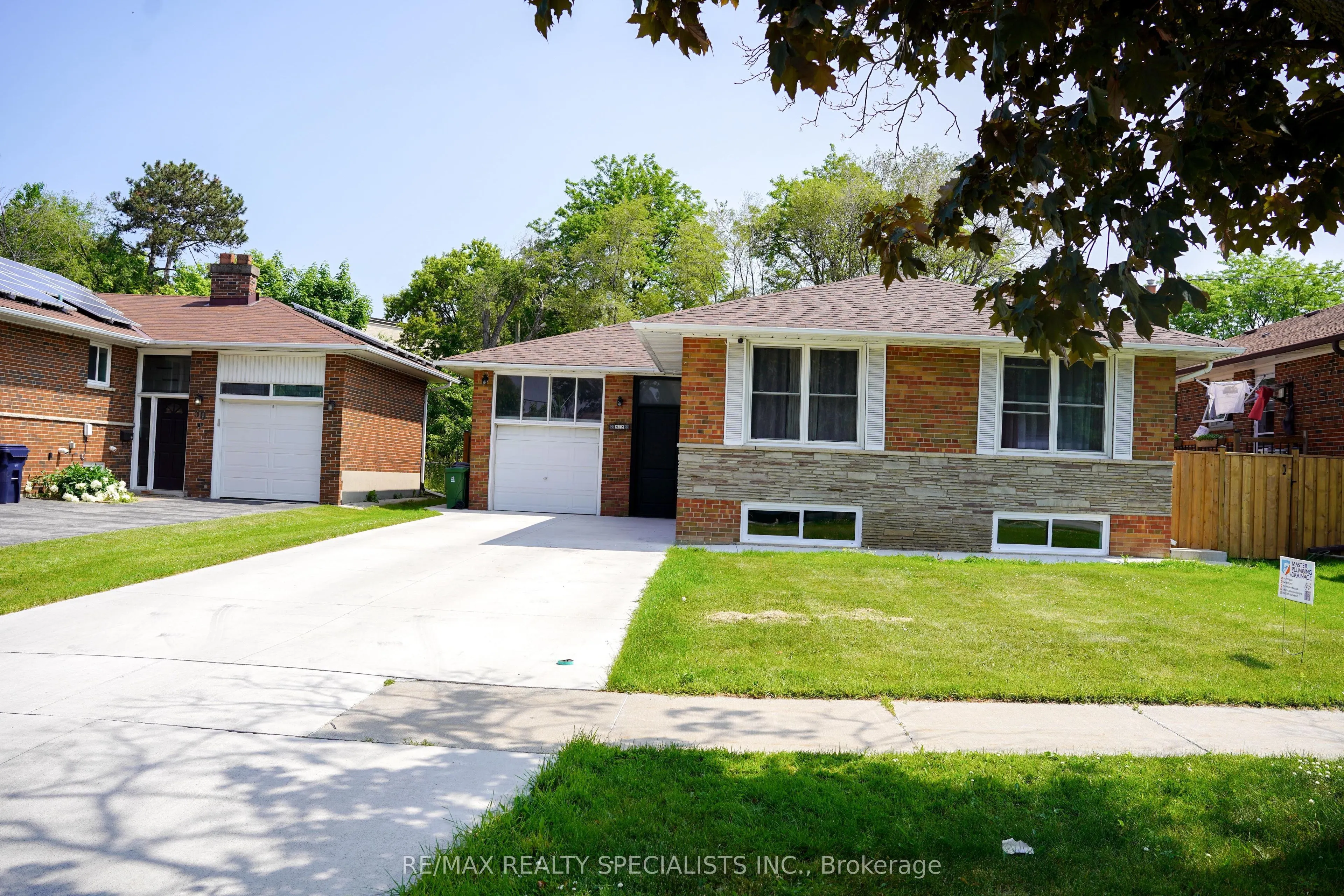 52 Robinglade Drive