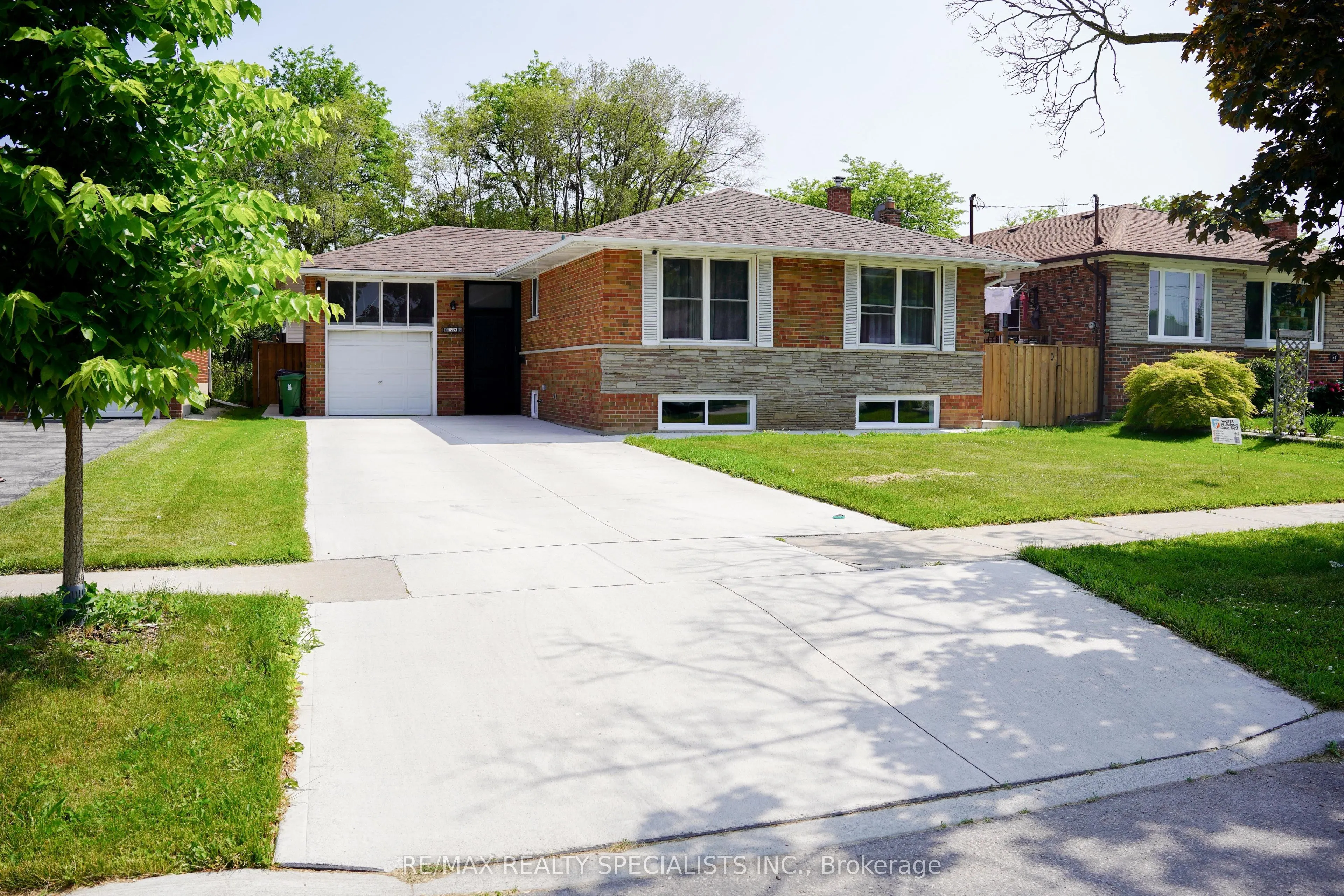 52 Robinglade Drive