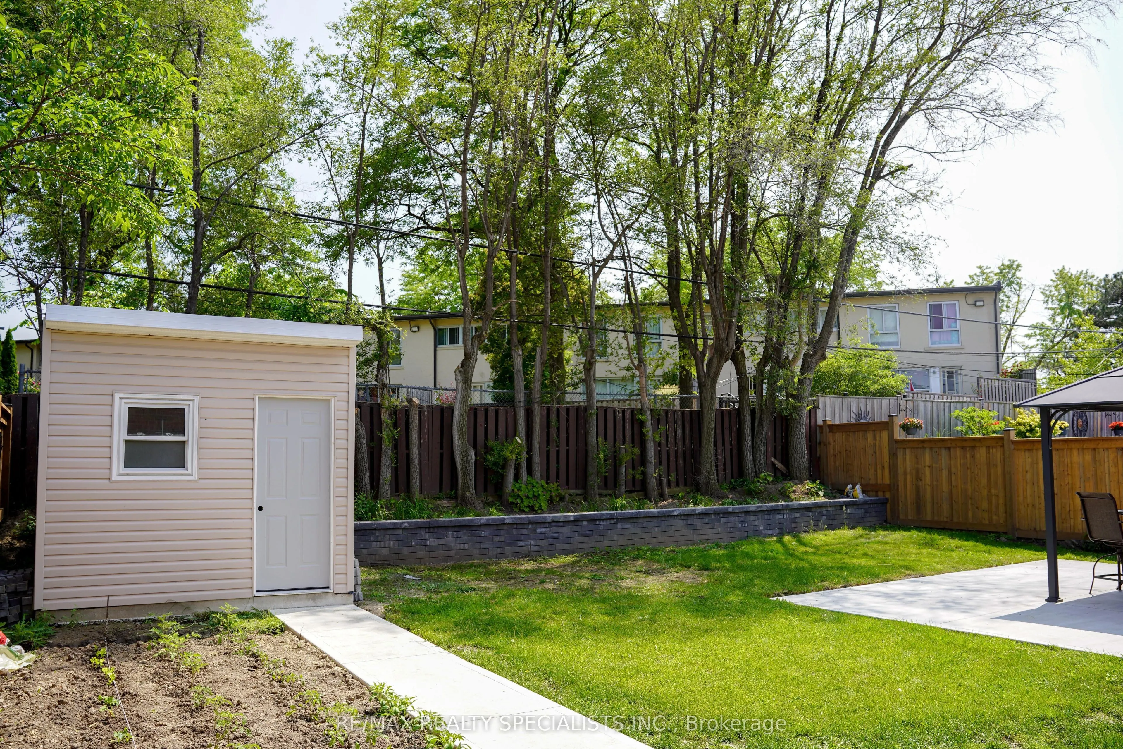 52 Robinglade Drive