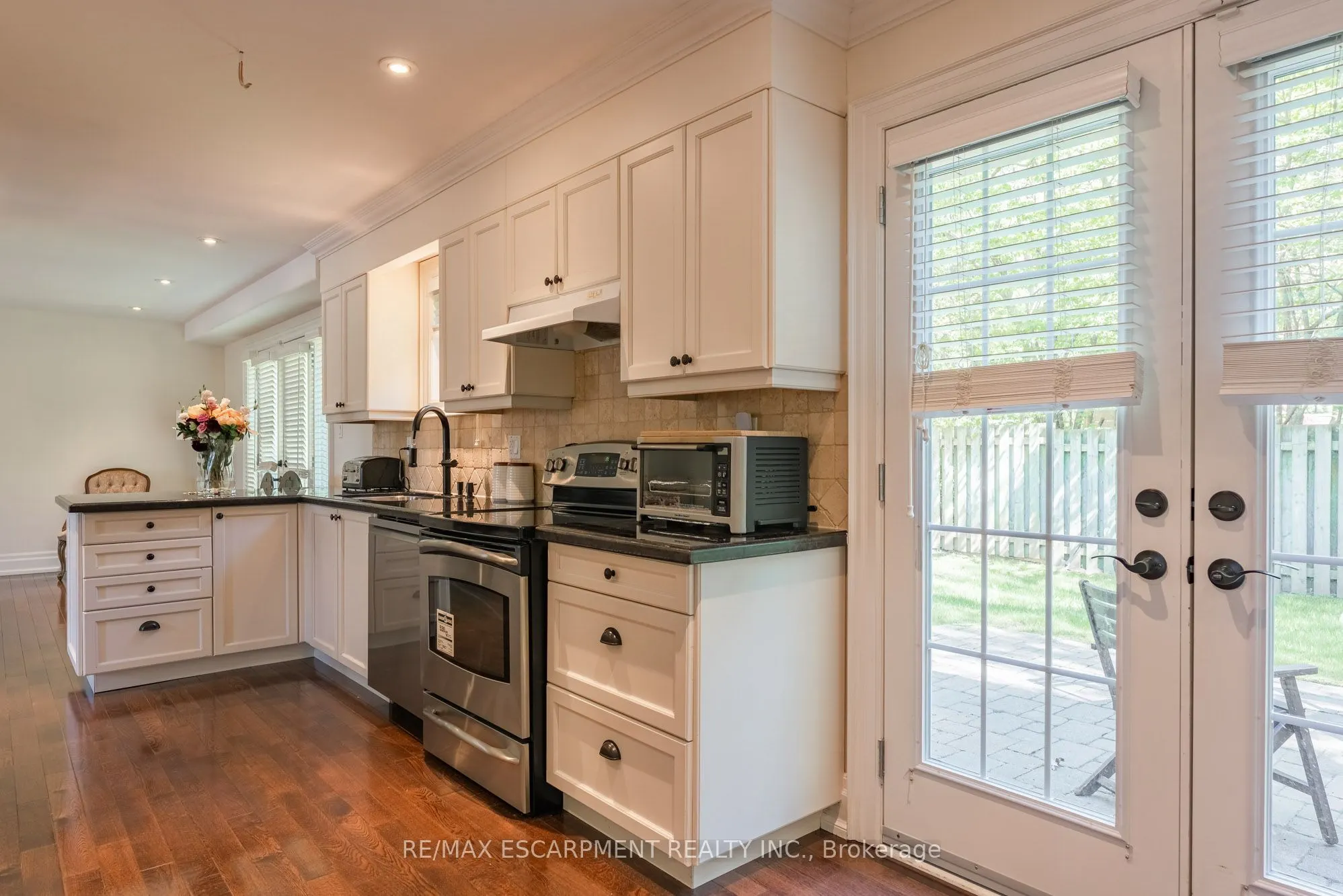 1034 Lakeshore Road W
