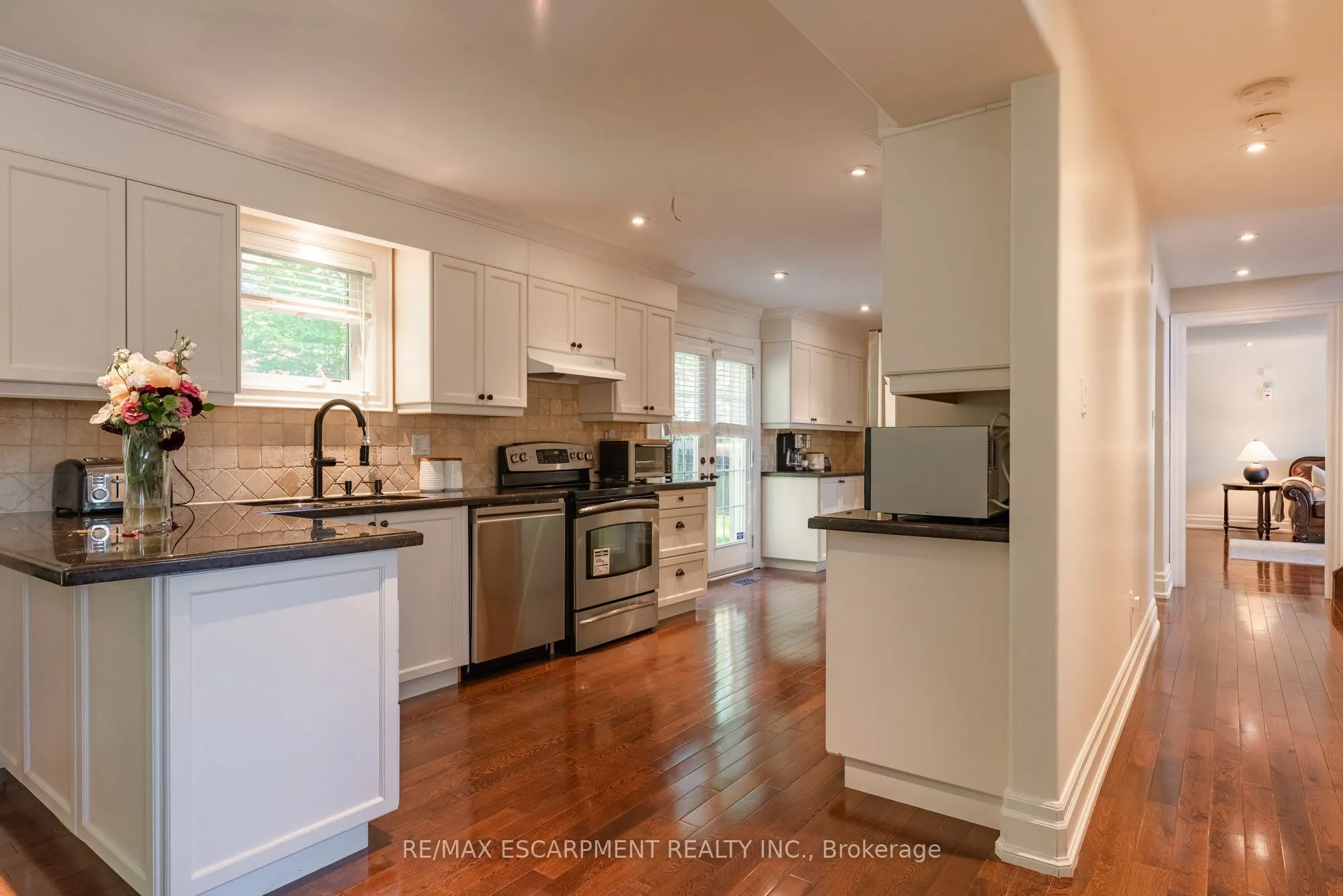 1034 Lakeshore Road W