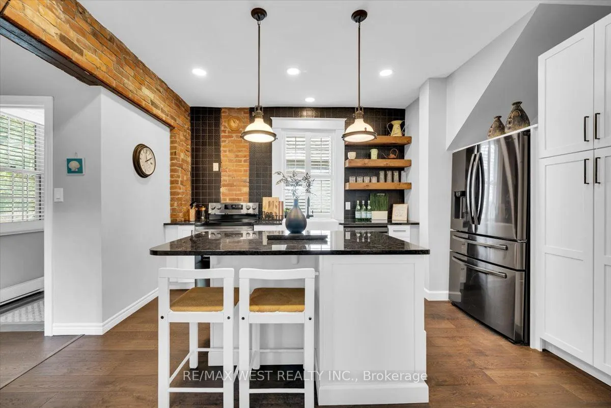 206 Howard Park Avenue