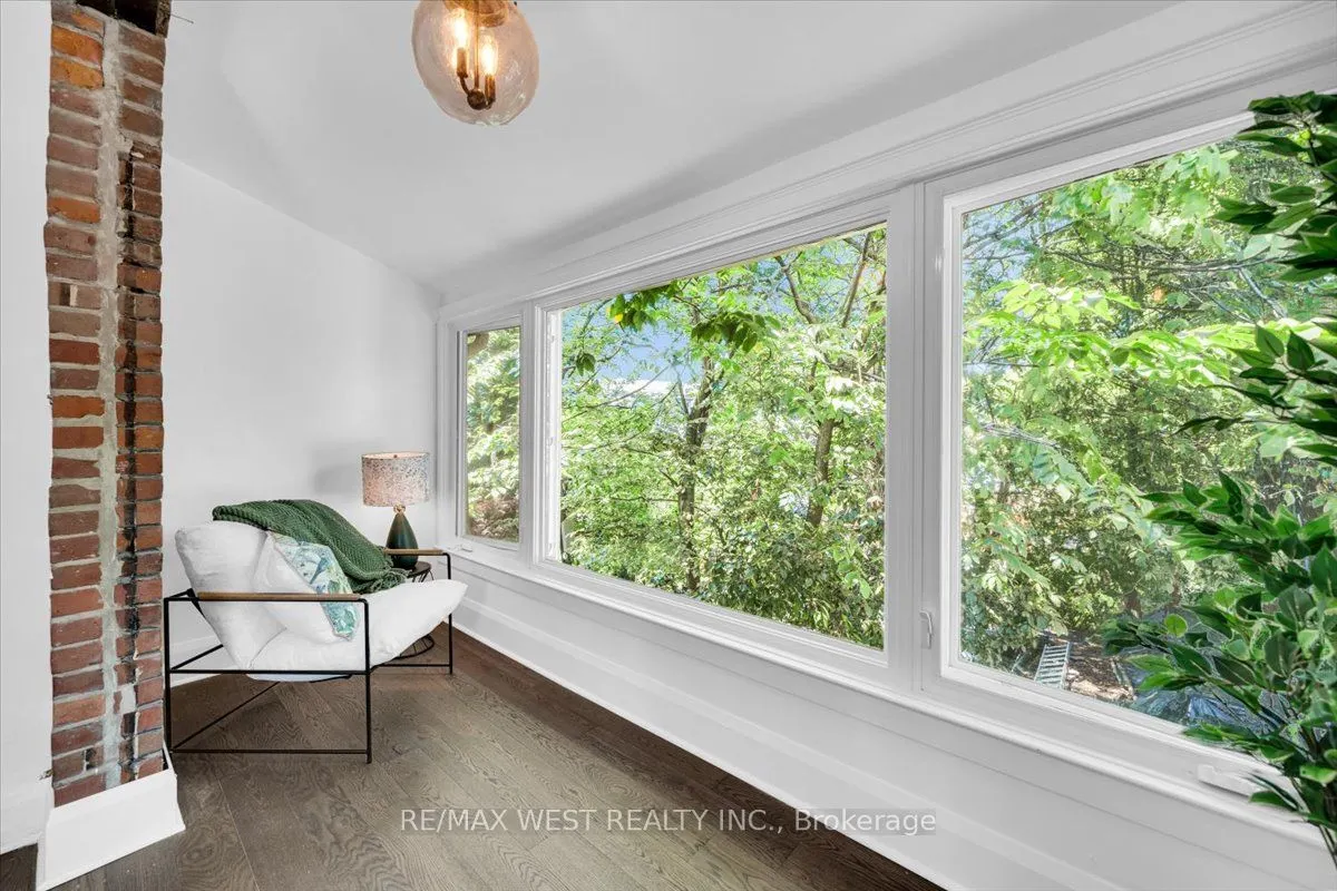 206 Howard Park Avenue