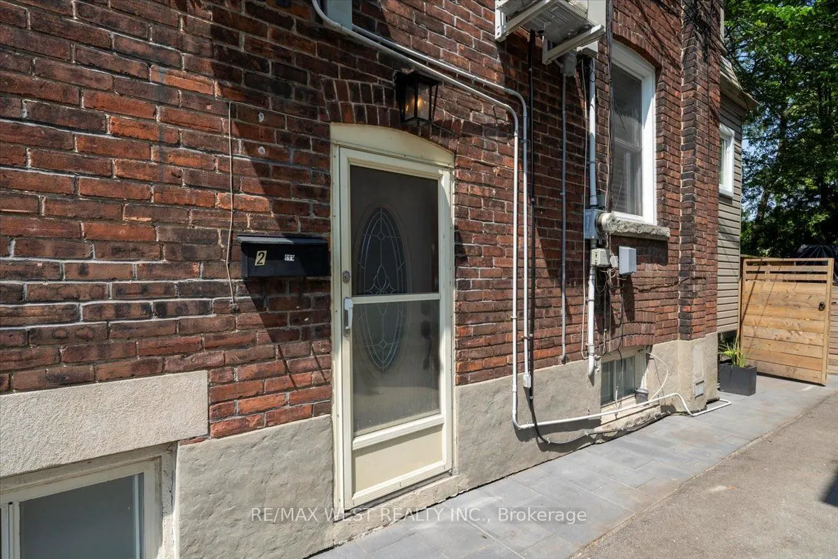 206 Howard Park Avenue