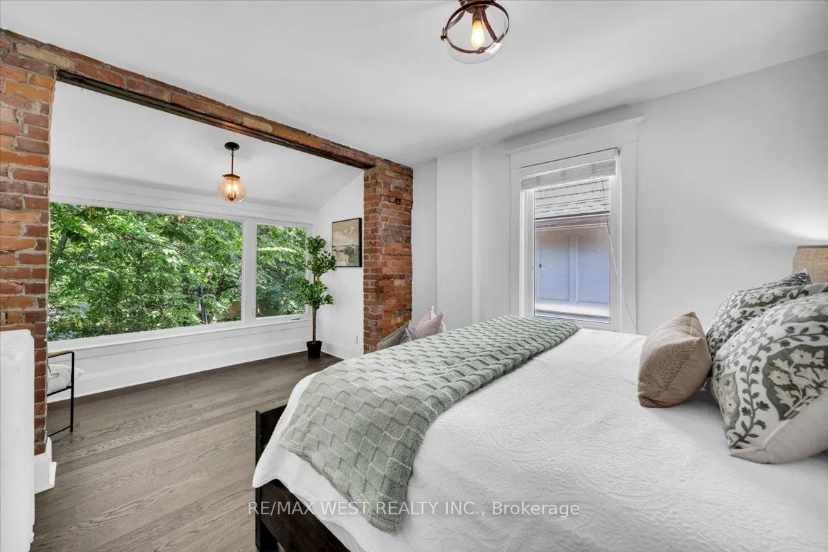 206 Howard Park Avenue