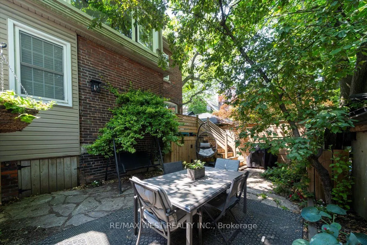 206 Howard Park Avenue