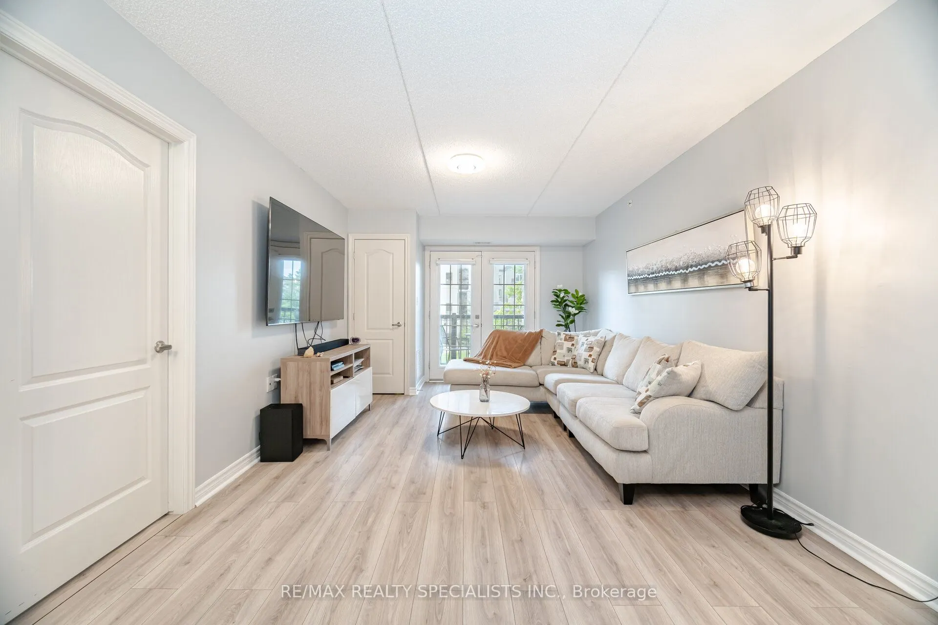 1450 MAIN Street E, #214