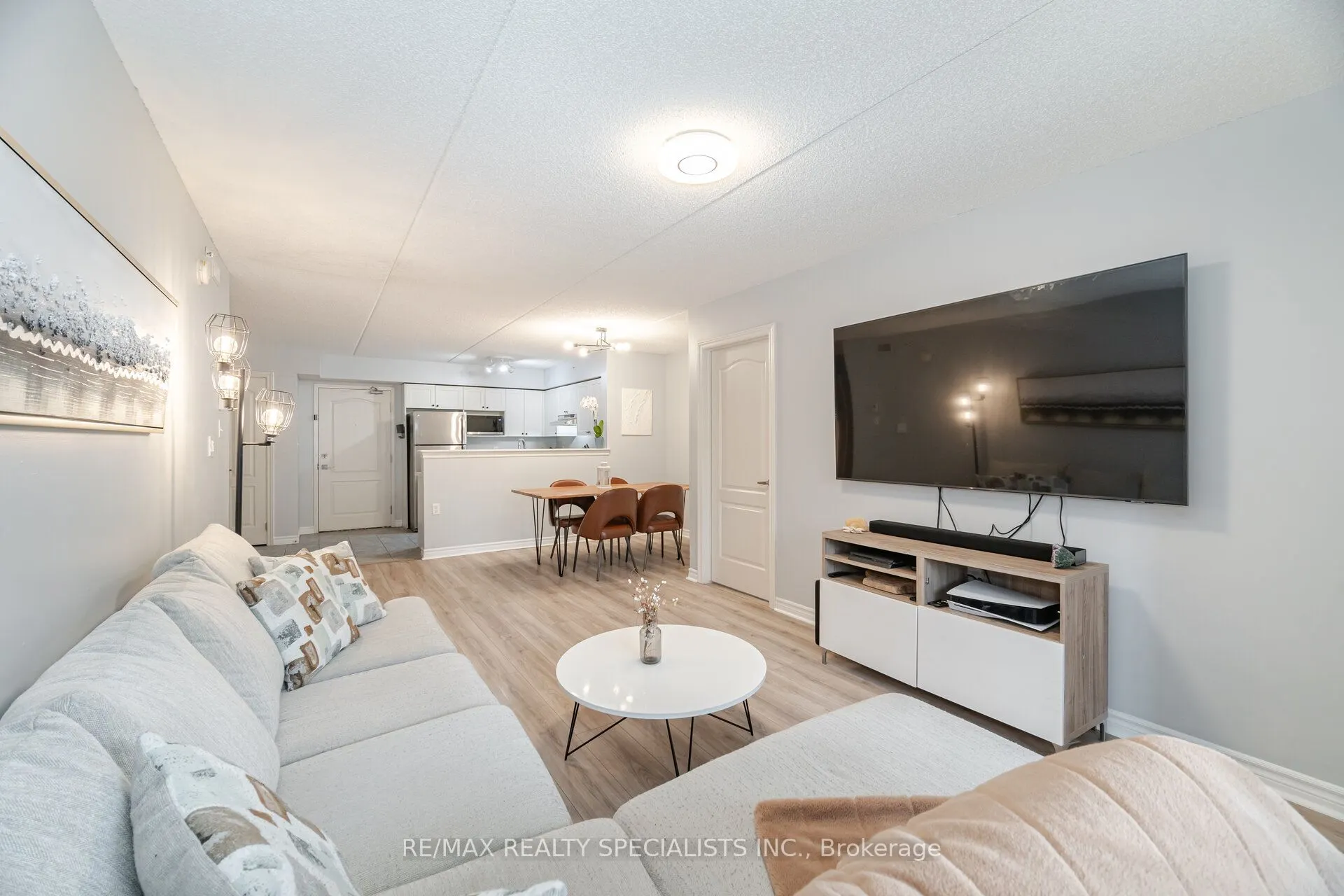 1450 MAIN Street E, #214