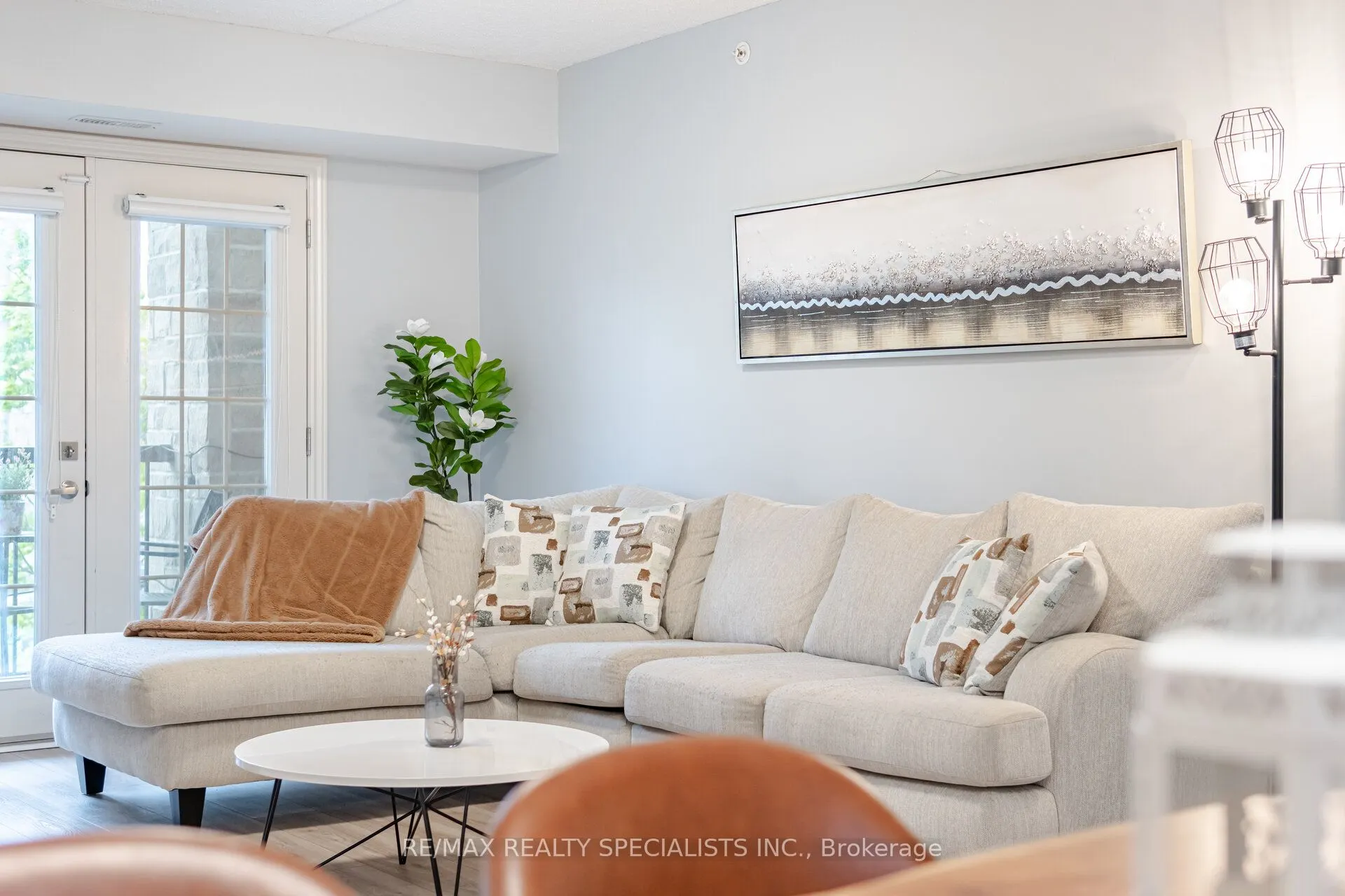 1450 MAIN Street E, #214