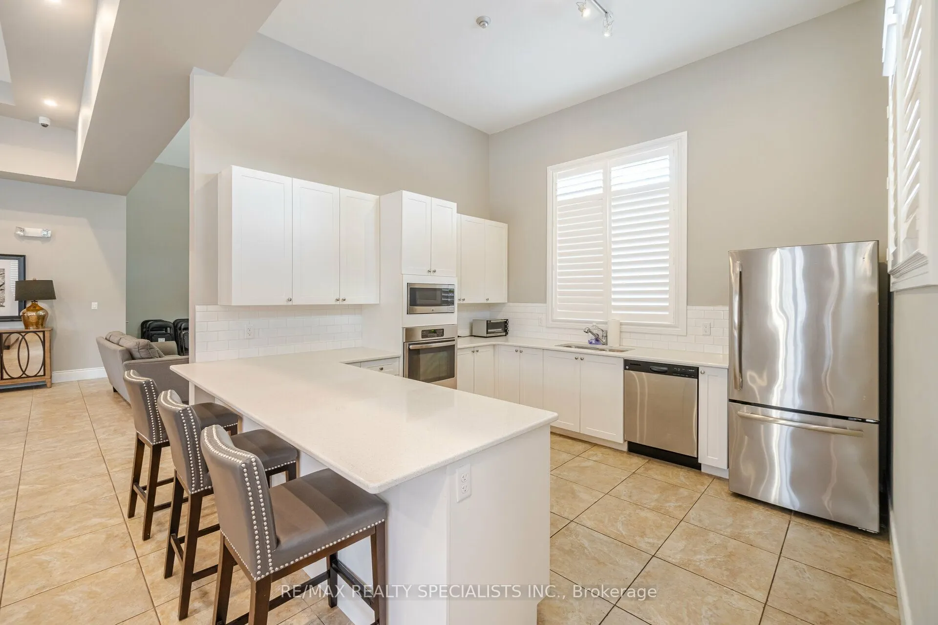 1450 MAIN Street E, #214