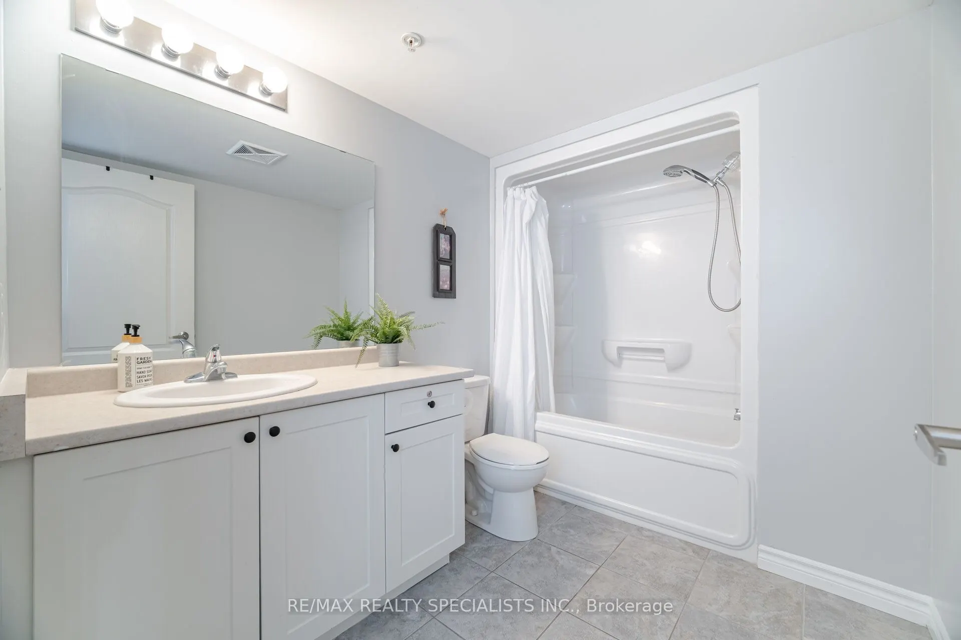 1450 MAIN Street E, #214