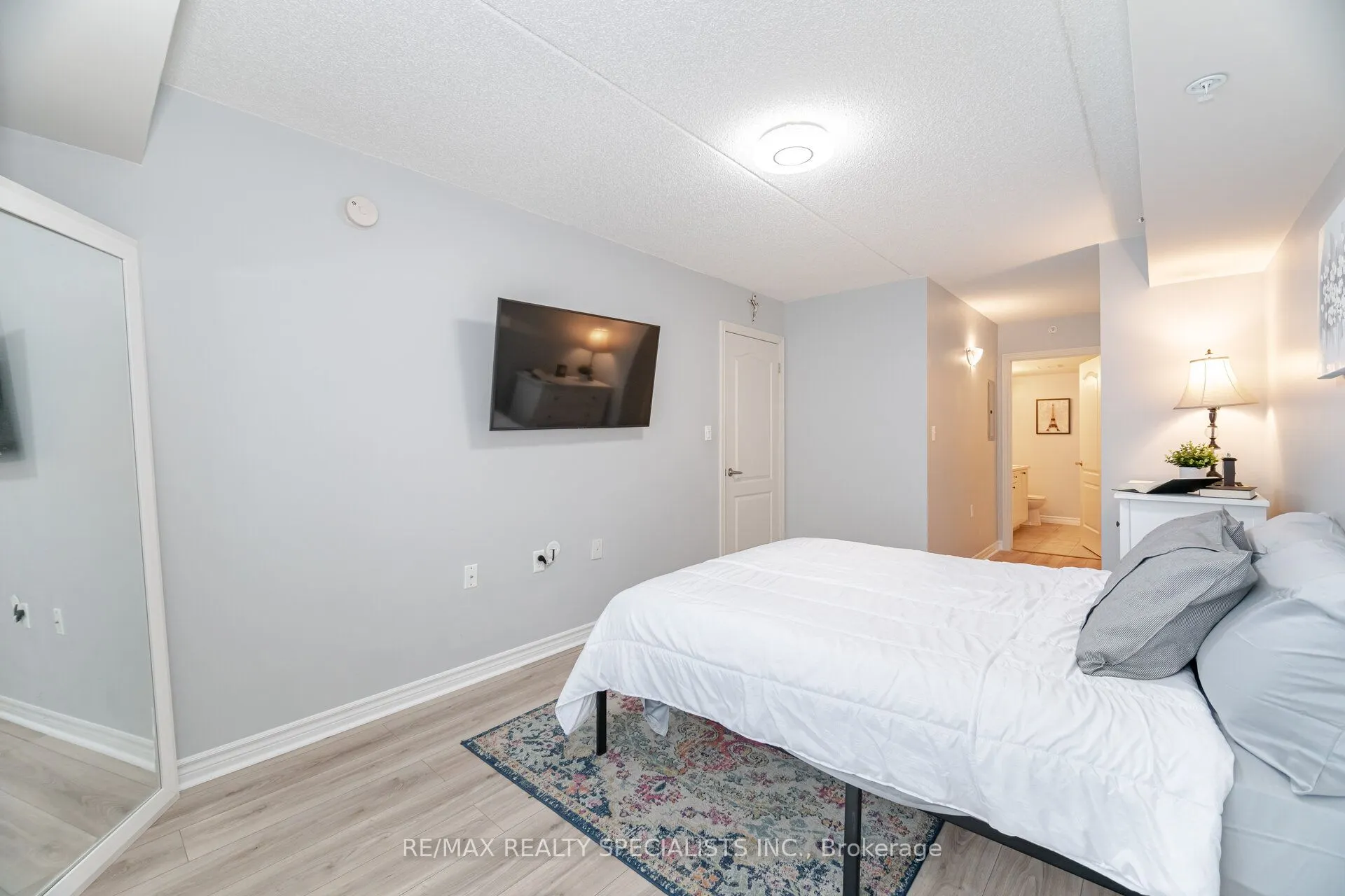 1450 MAIN Street E, #214