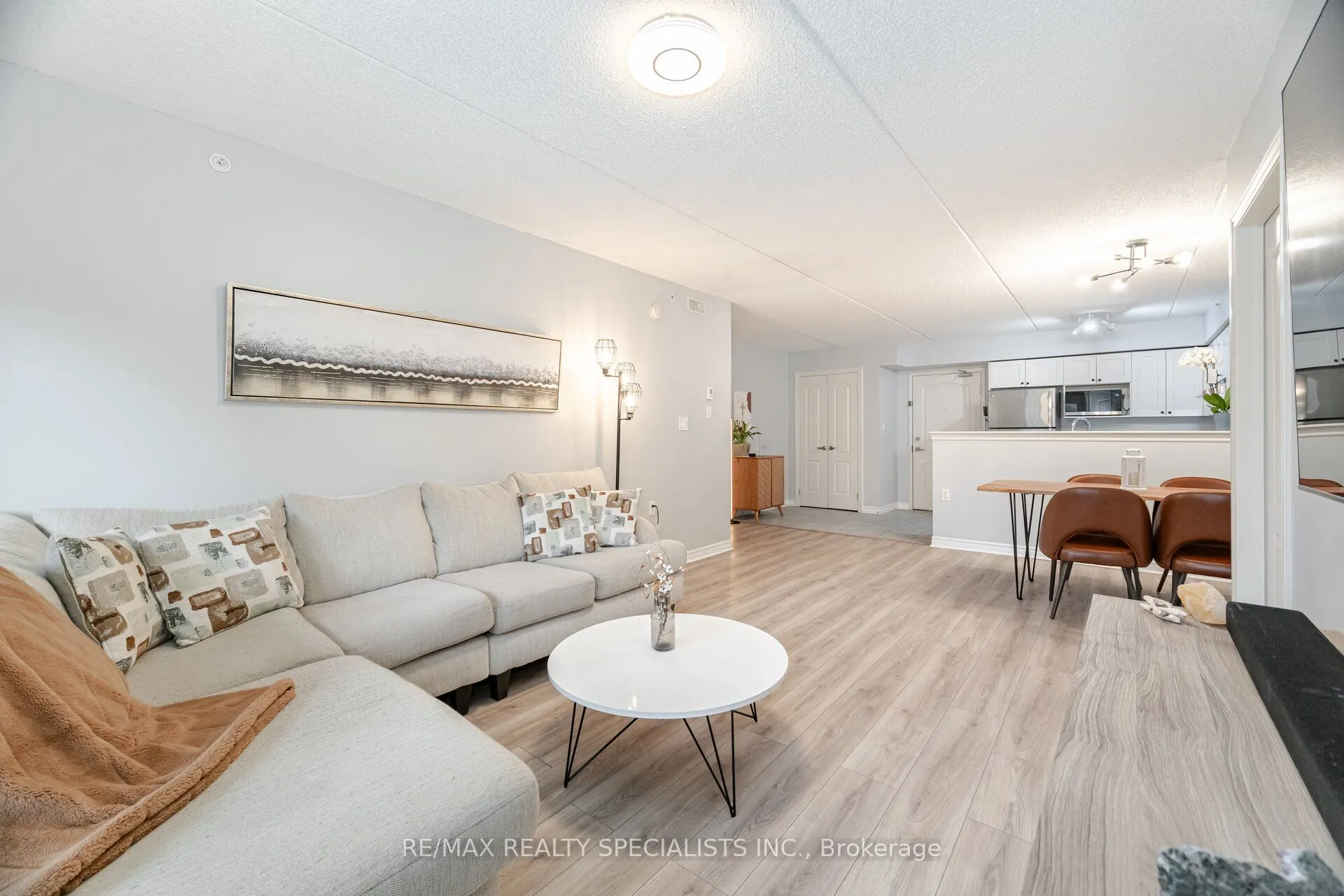 1450 MAIN Street E, #214