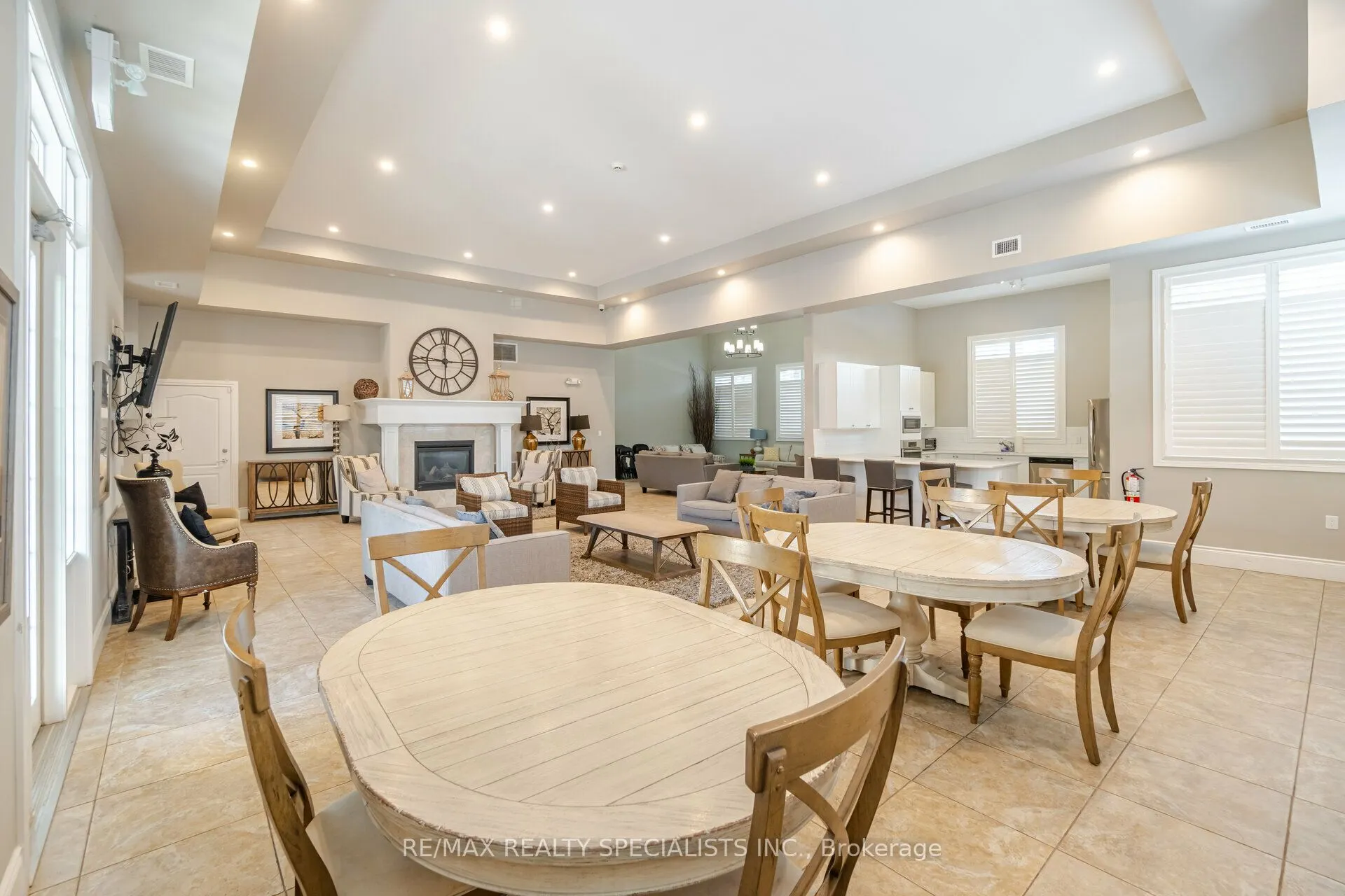 1450 MAIN Street E, #214