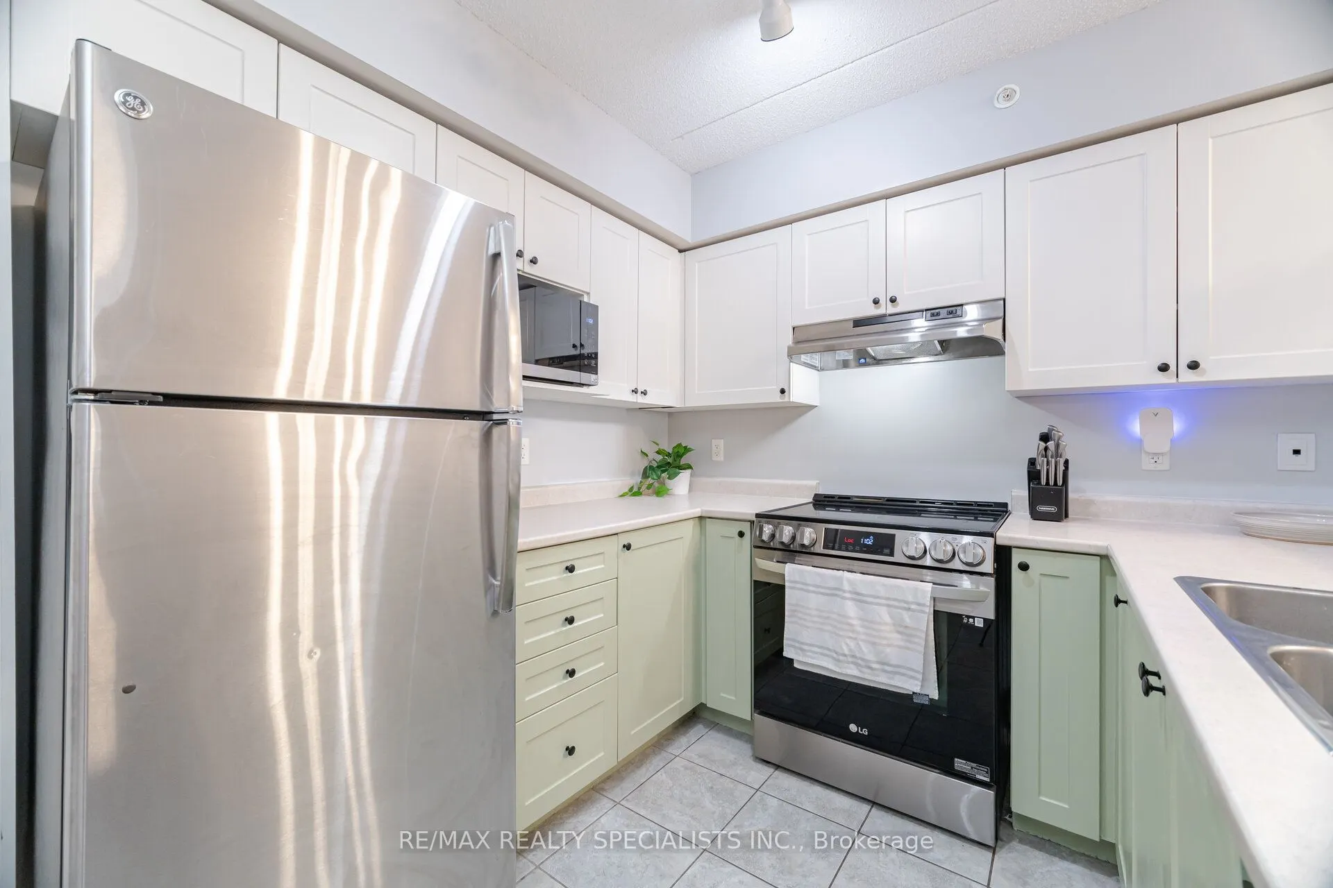 1450 MAIN Street E, #214