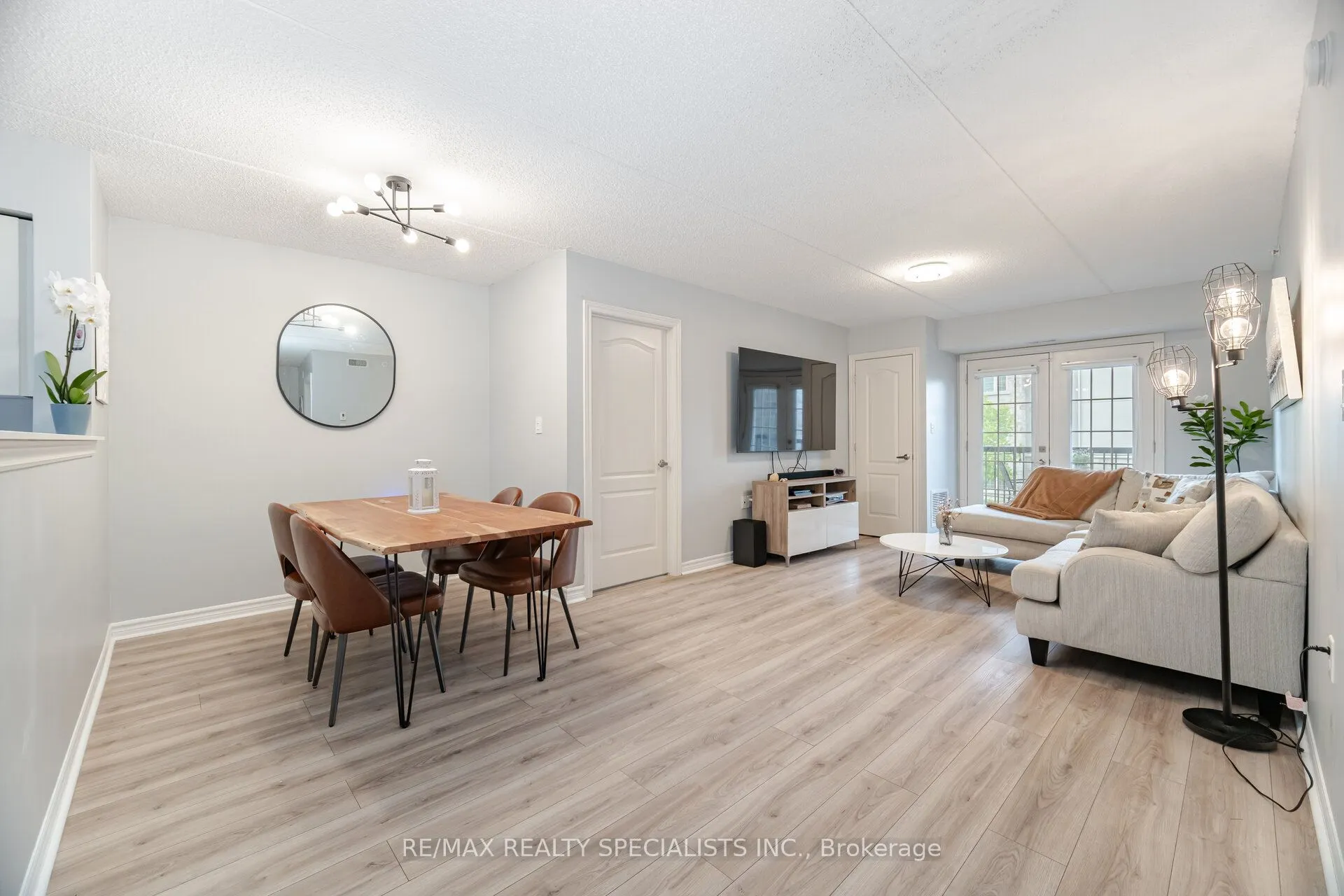 1450 MAIN Street E, #214