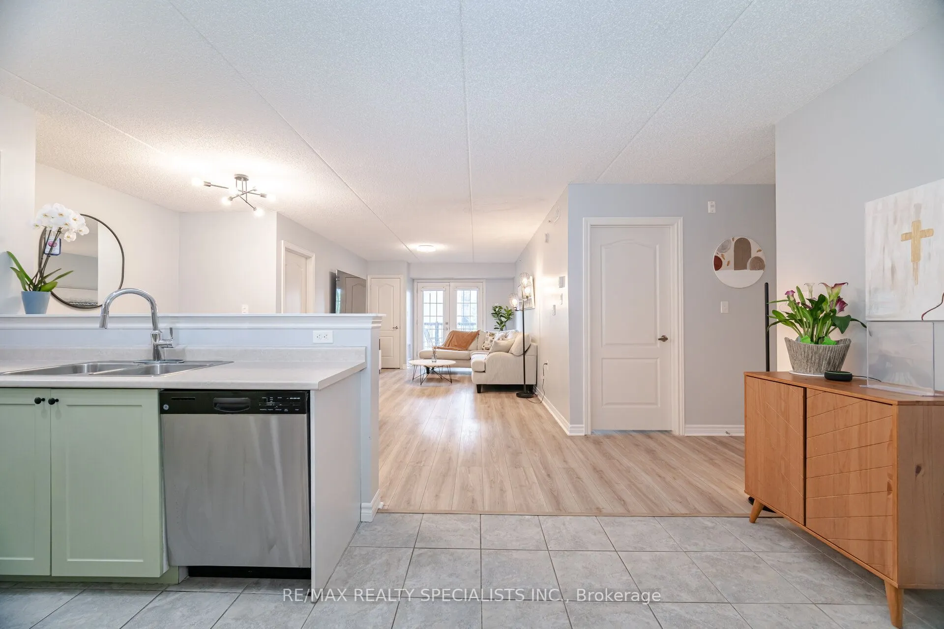 1450 MAIN Street E, #214