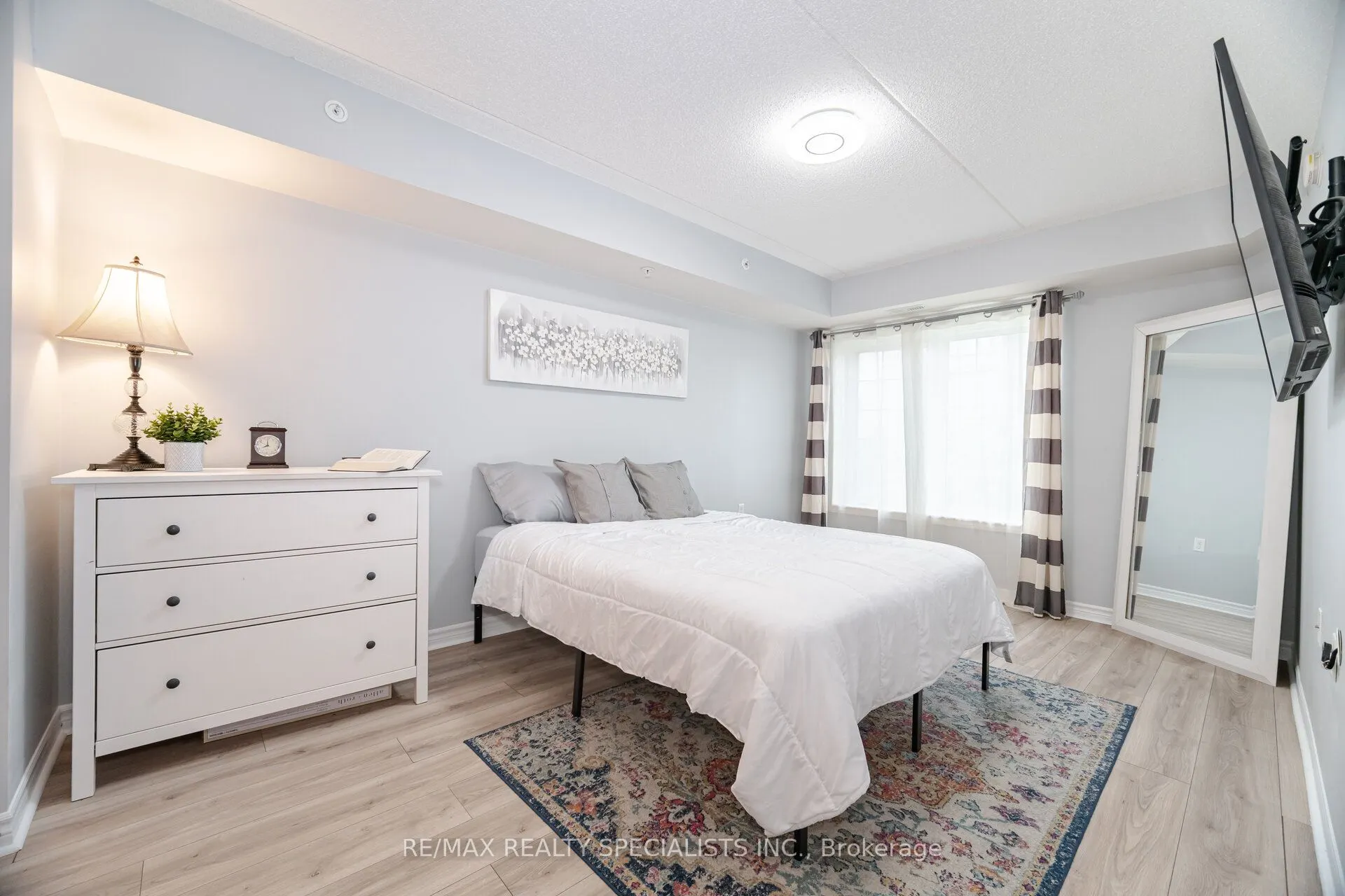1450 MAIN Street E, #214