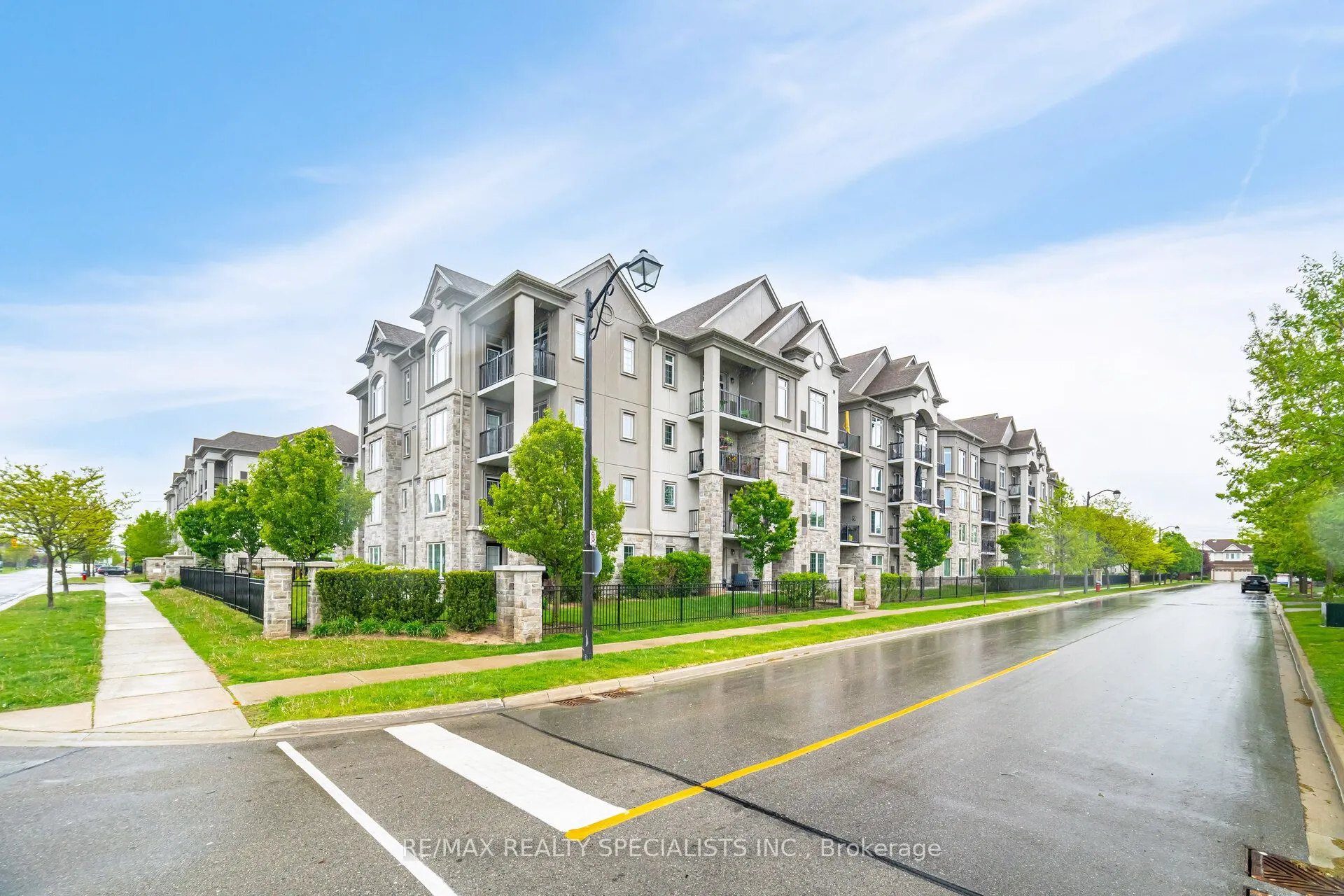 1450 MAIN Street E, #214