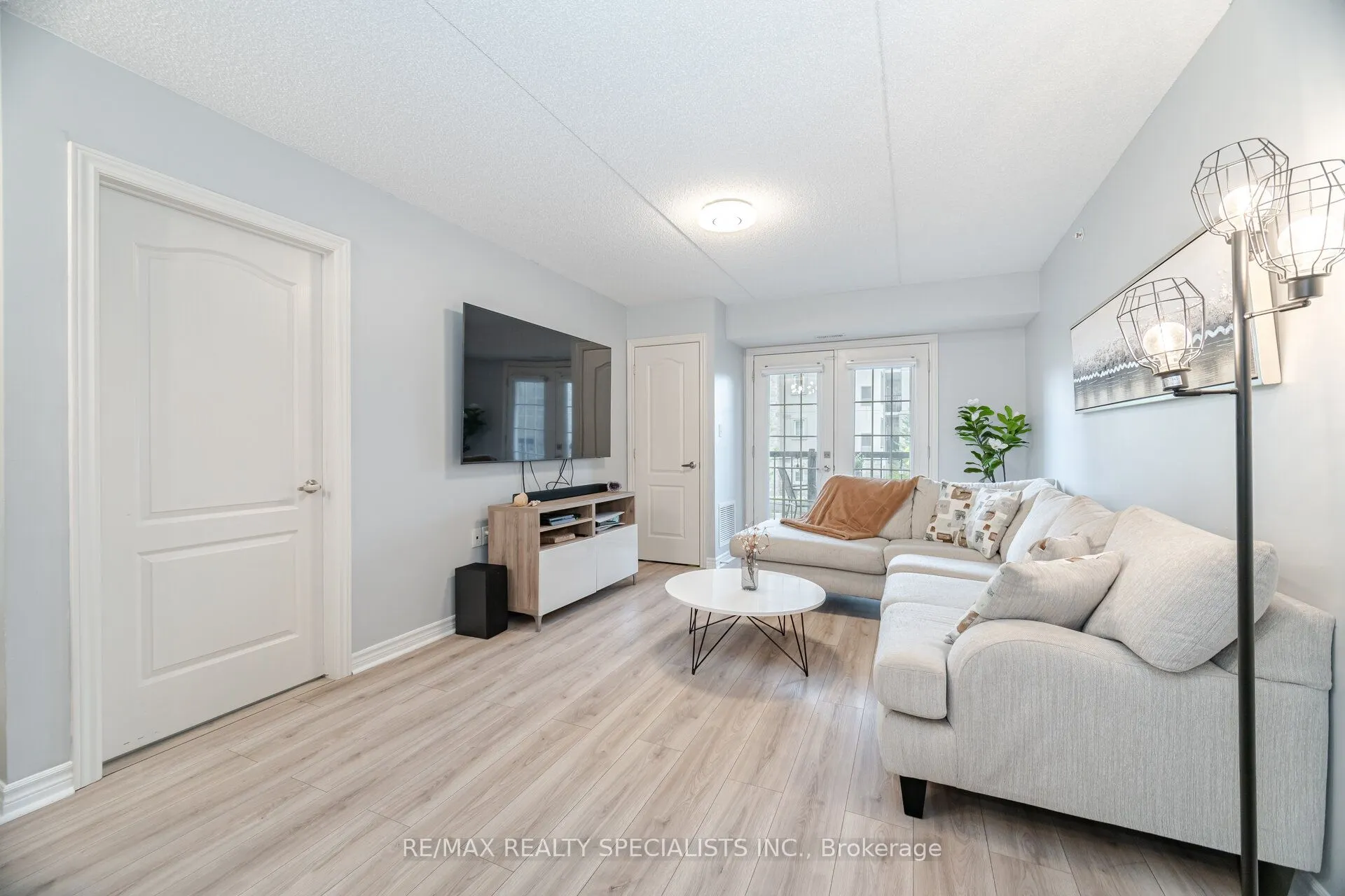 1450 MAIN Street E, #214