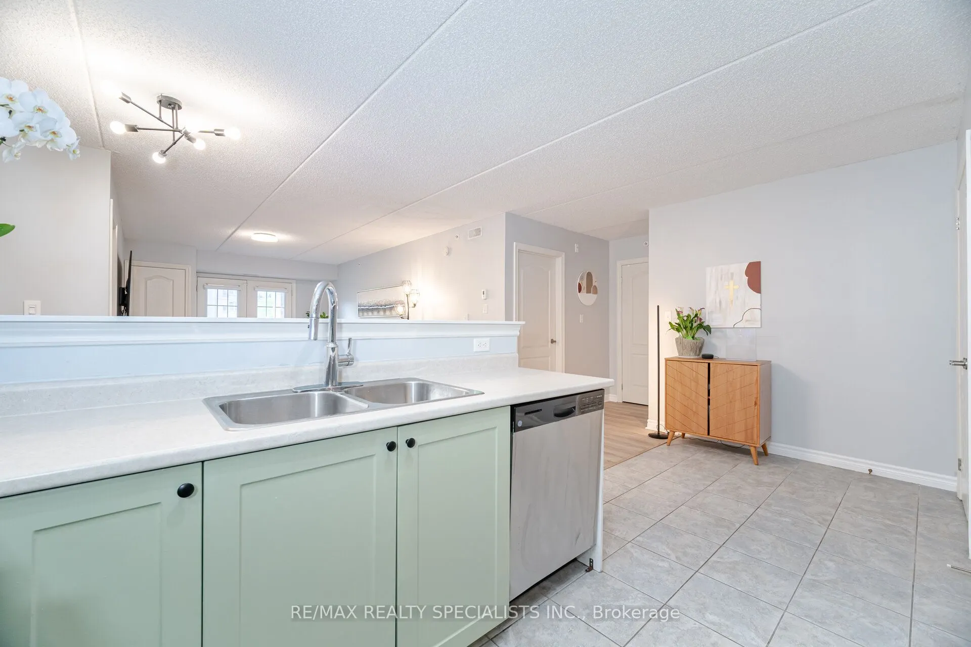 1450 MAIN Street E, #214