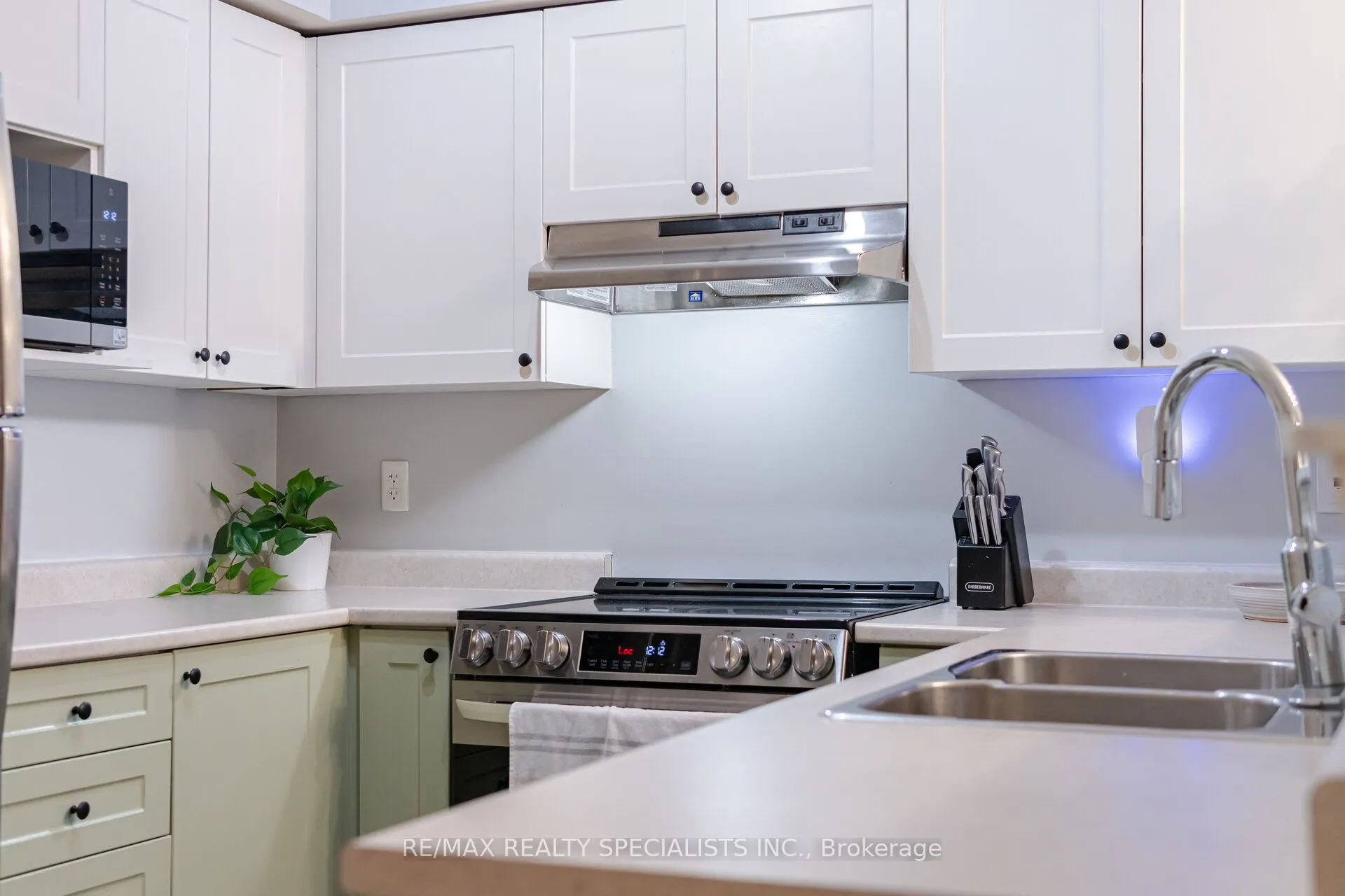 1450 MAIN Street E, #214