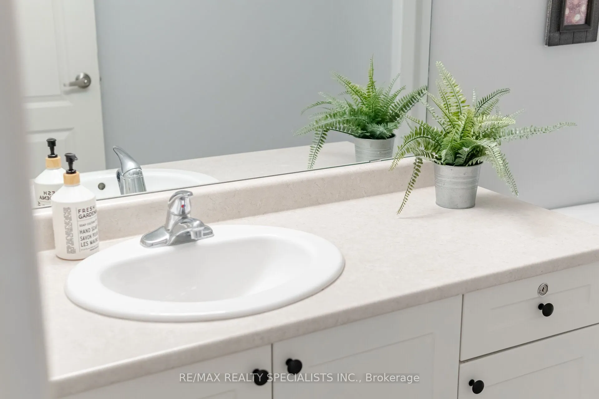 1450 MAIN Street E, #214