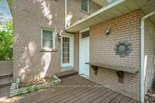2655 Bushland Crescent