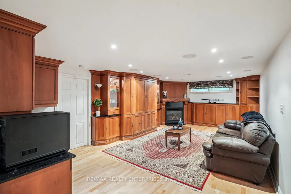 2655 Bushland Crescent