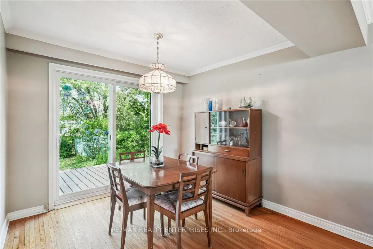 2655 Bushland Crescent