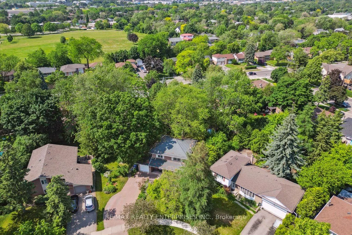 2655 Bushland Crescent