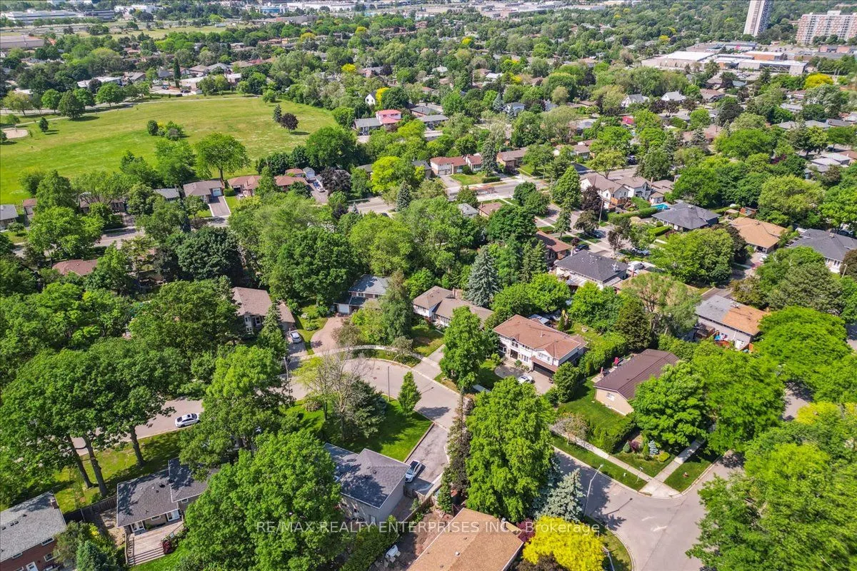 2655 Bushland Crescent
