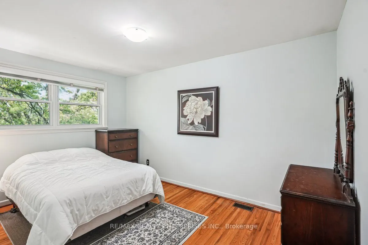 2655 Bushland Crescent