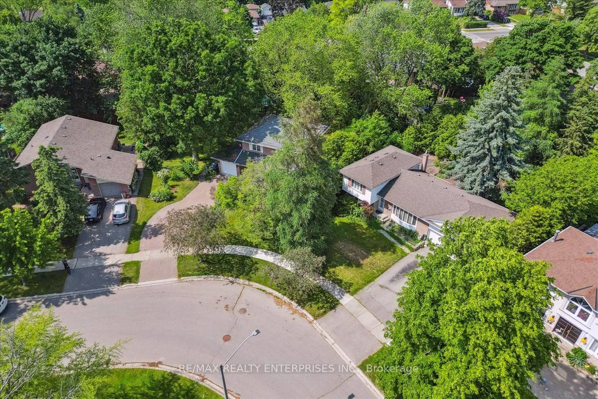 2655 Bushland Crescent