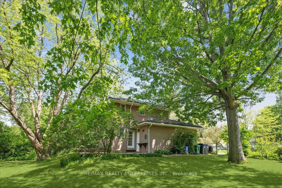 2655 Bushland Crescent