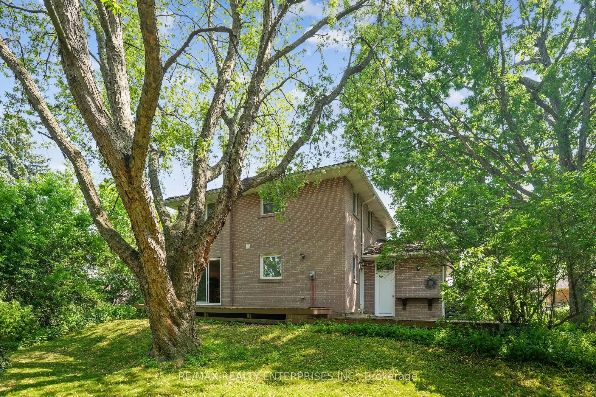 2655 Bushland Crescent