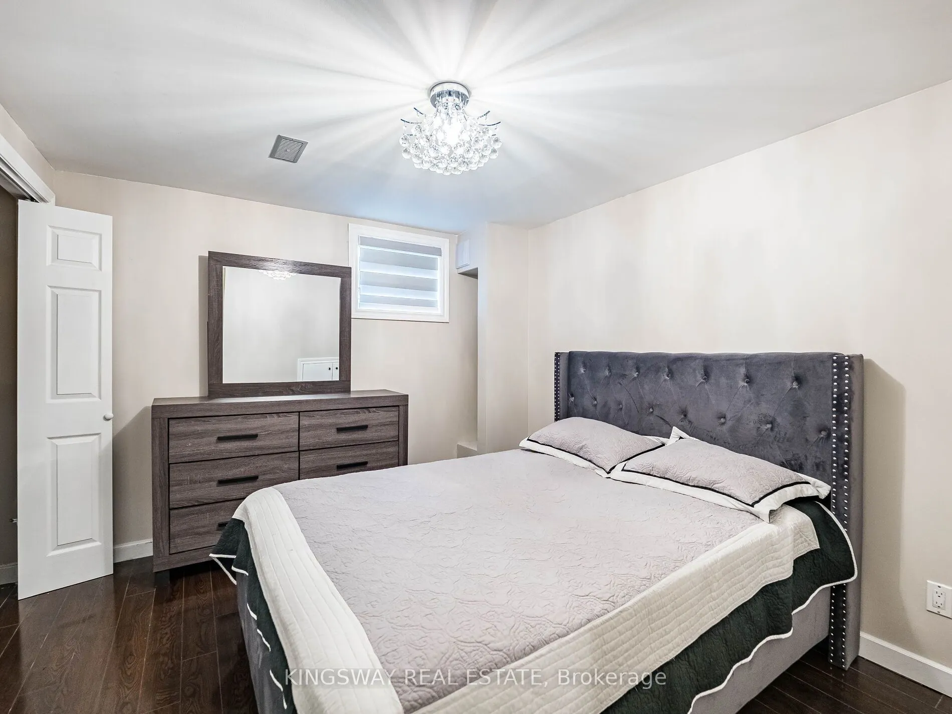 3221 Redpath Circle
