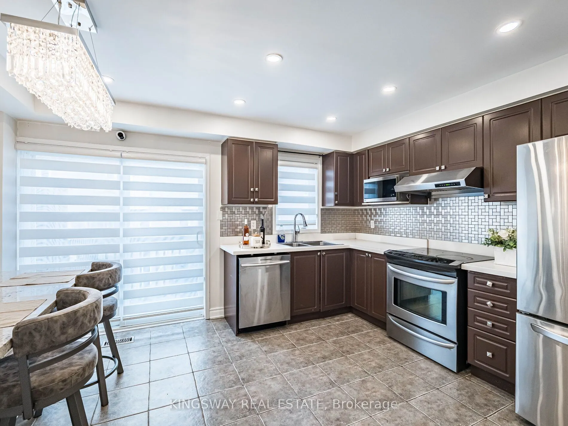 3221 Redpath Circle