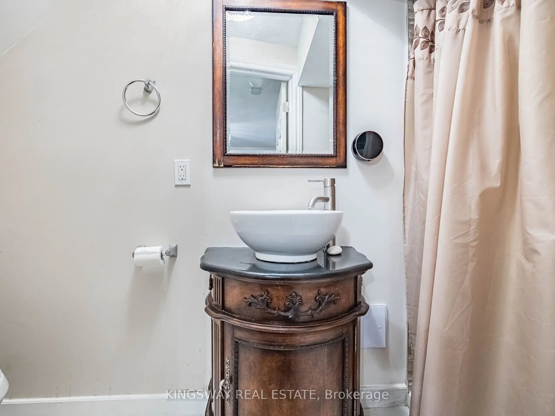 3221 Redpath Circle